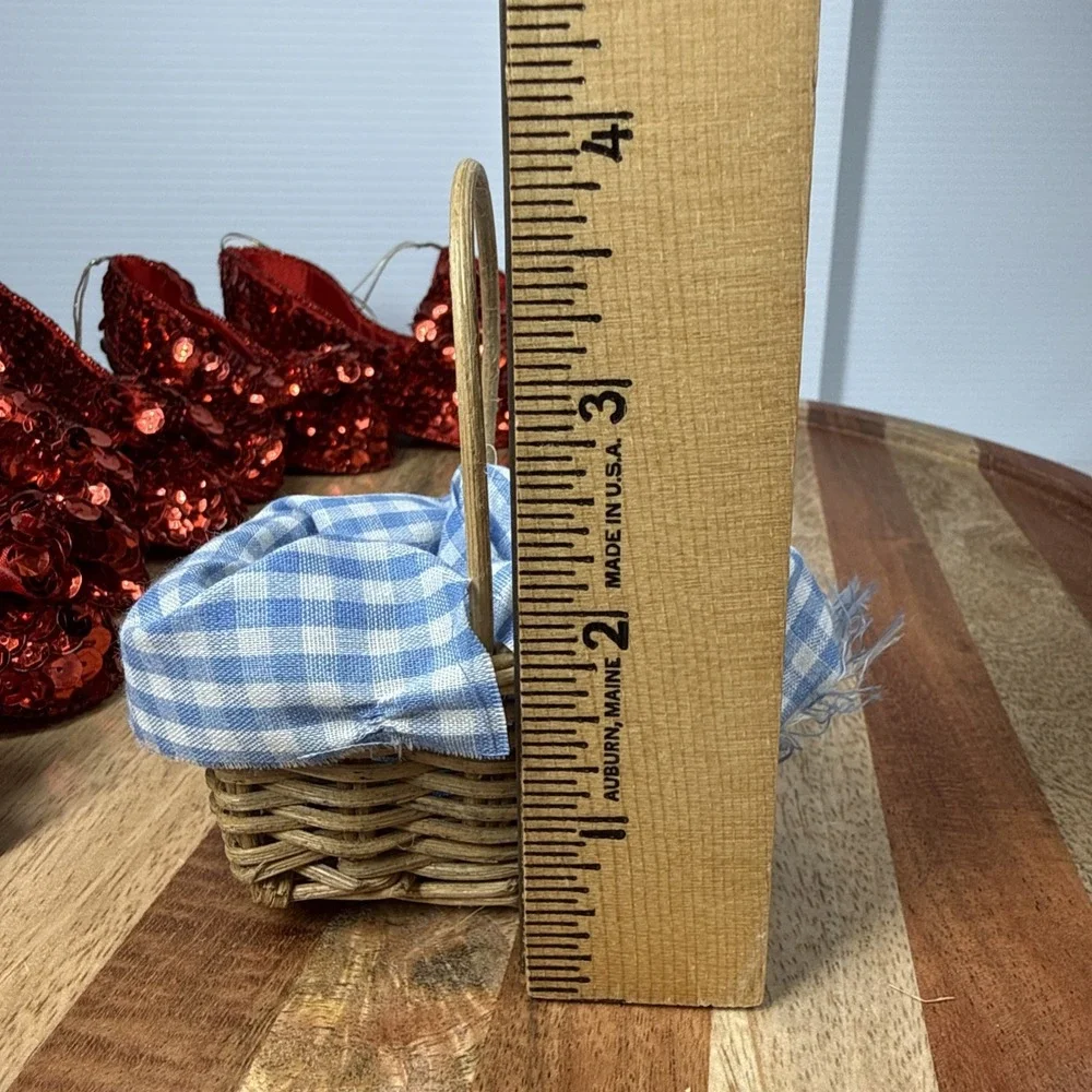 Wizard Of Oz (5) Wicker/Gingham Baskets & (8) Sequined Ruby Slippers Ornaments - Picture 9 of 12